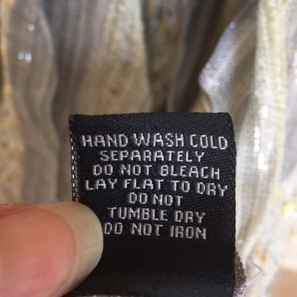 NWOT - Beautiful scarf/ wrap - Picture 7 of 8